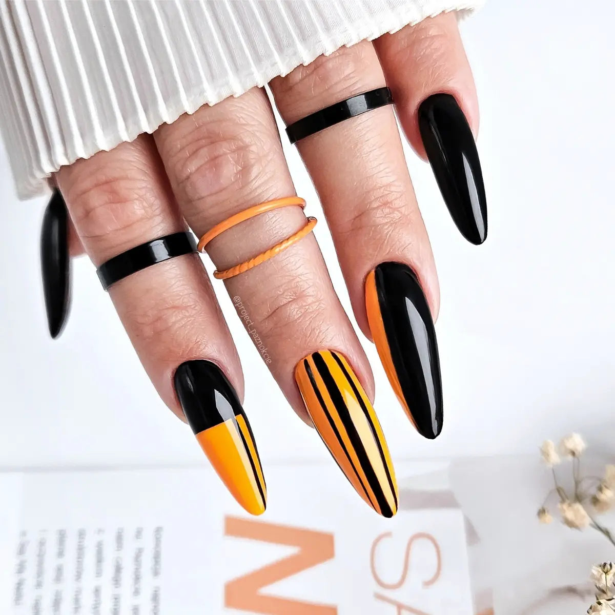 Yoshi Woman In Black Gel Polish 6 ml – 605