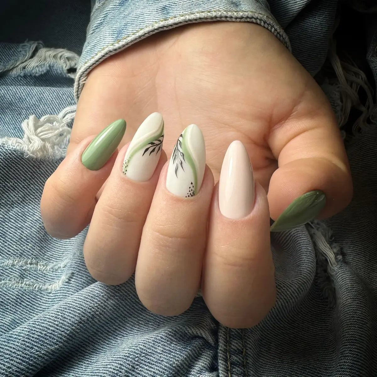 Yoshi Green Dragon Gel Polish 6 ml – 104