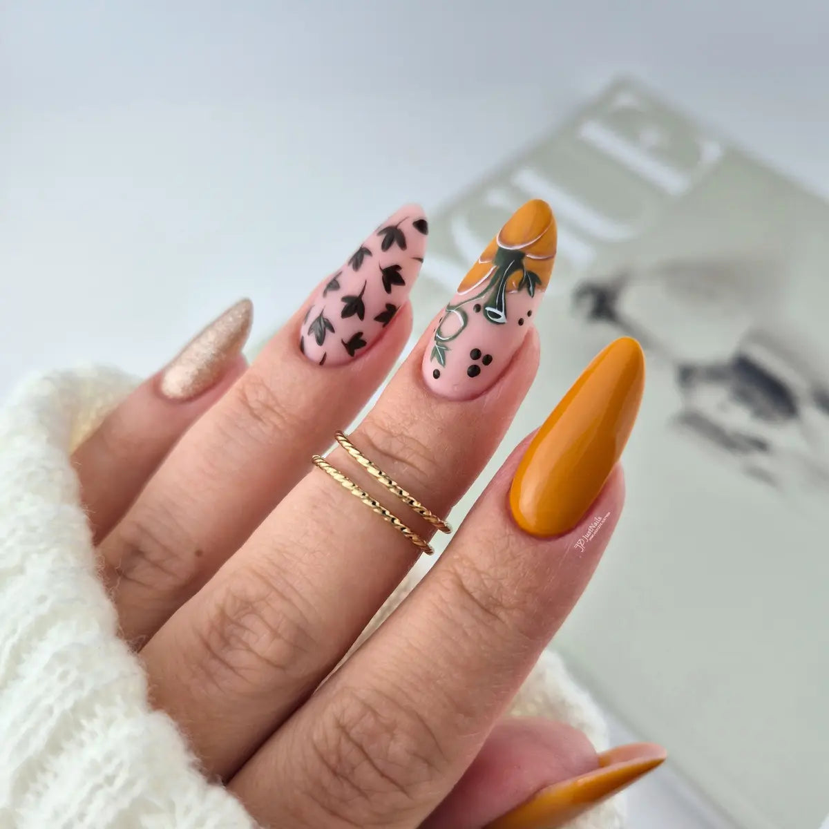 Yoshi Late Yellow Gel Polish 6 ml – 317