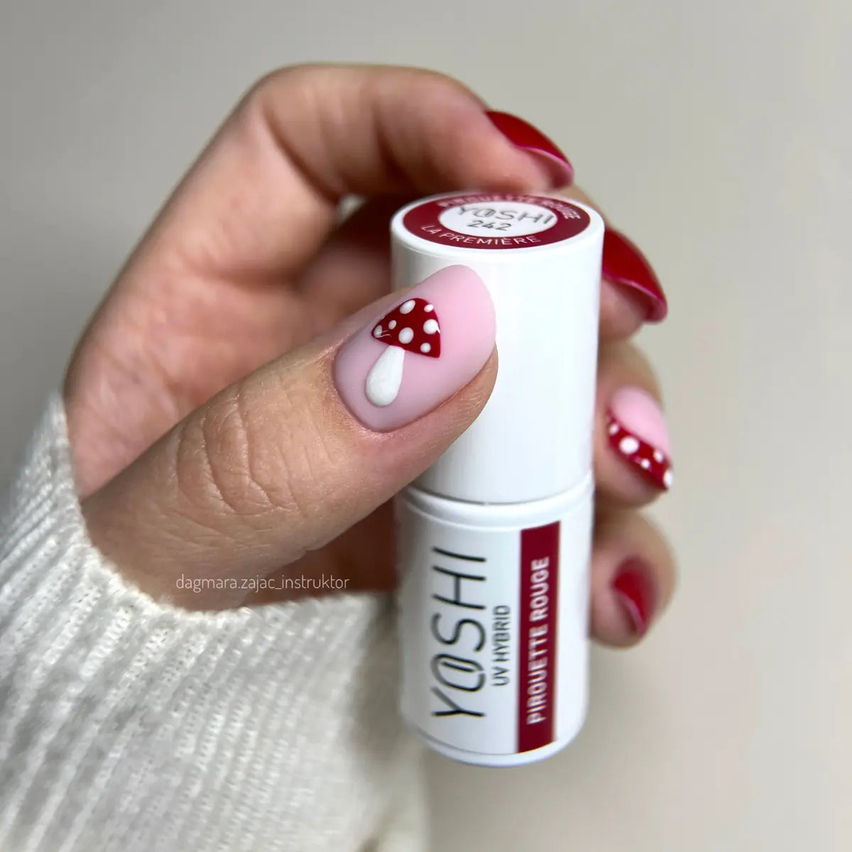Yoshi Piroutte Rouge Gel Polish 6 ml – 242