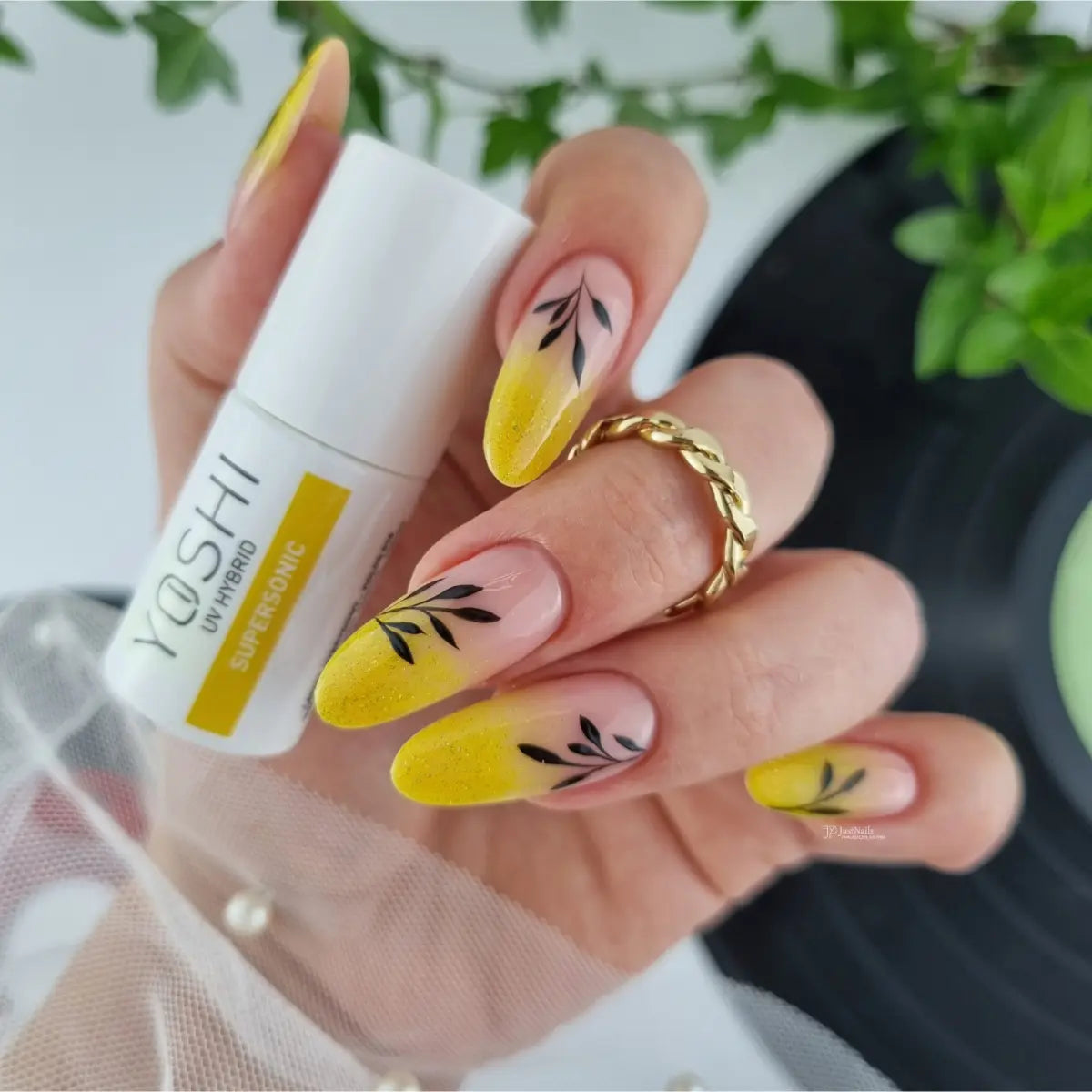 Yoshi Supersonic Gel Polish 6 ml – 010