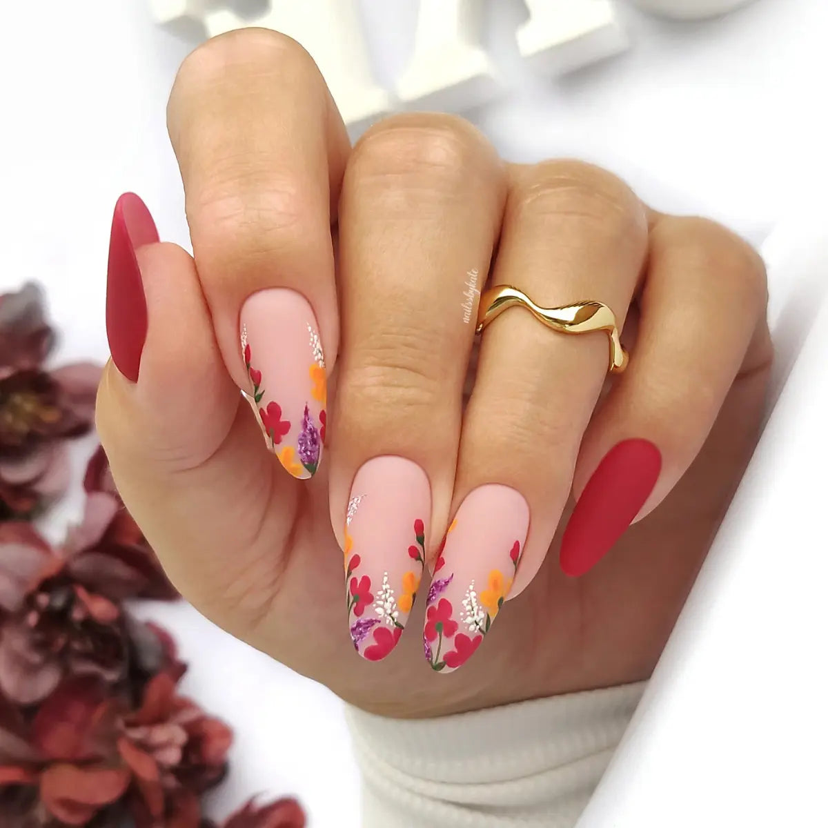 Yoshi Piroutte Rouge Gel Polish 6 ml – 242