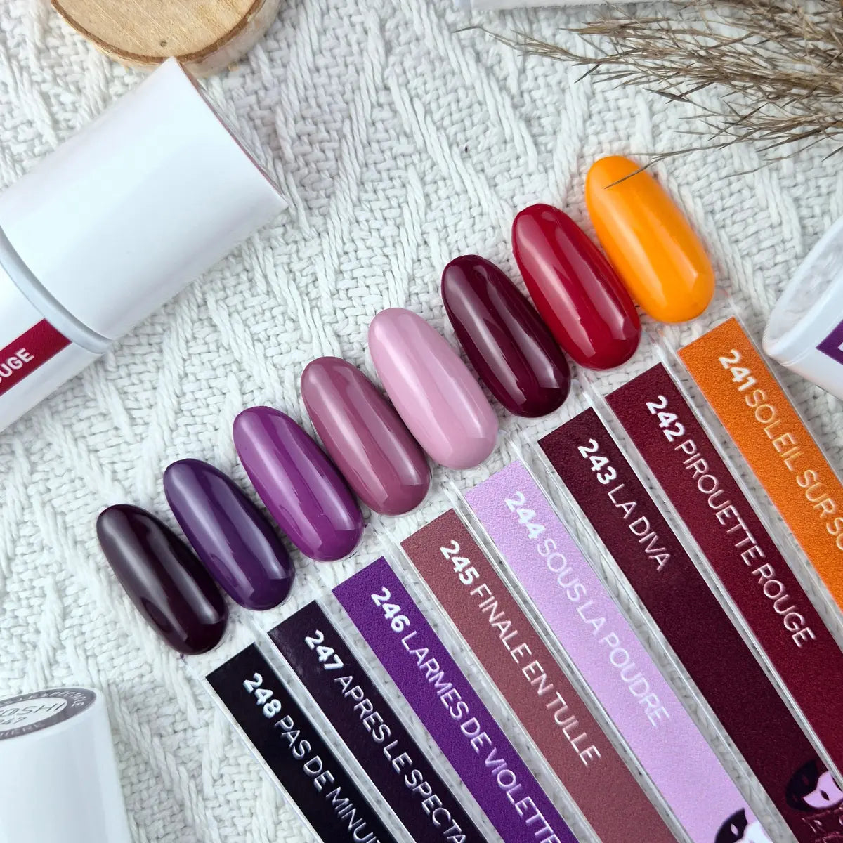 Yoshi Piroutte Rouge Gel Polish 6 ml – 242