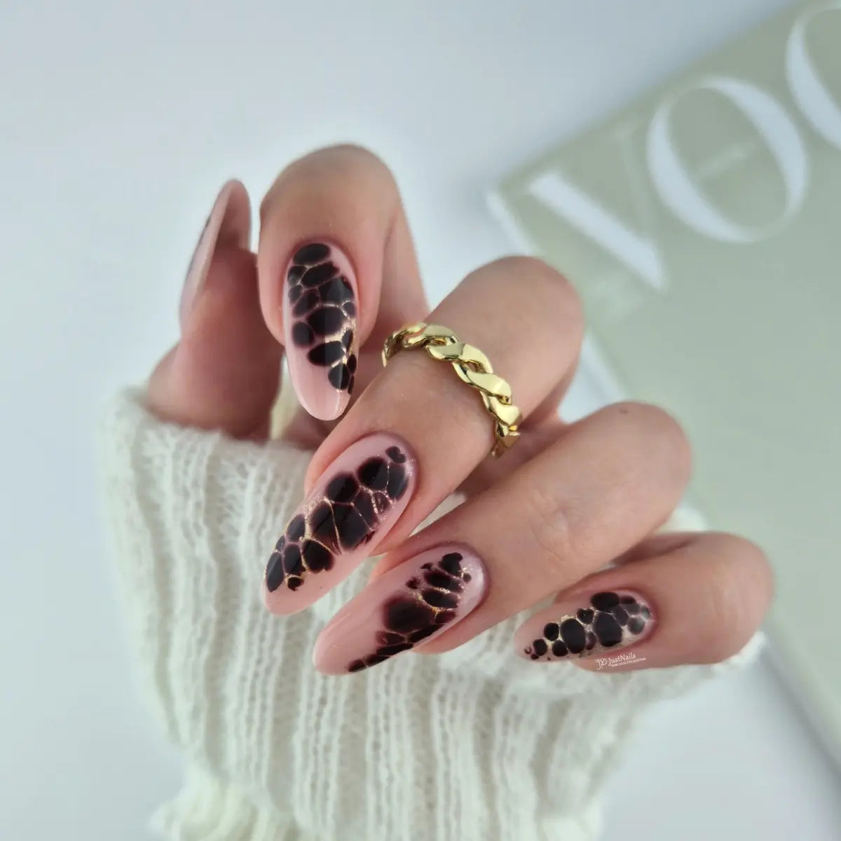 Yoshi Mystic Mahogany Gel Polish 6 ml – 137